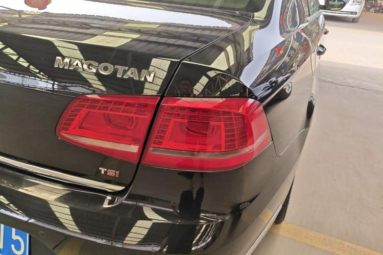 Used Volkswagen Magotan 2015 1.8TSI Advanced Model Exterior 3