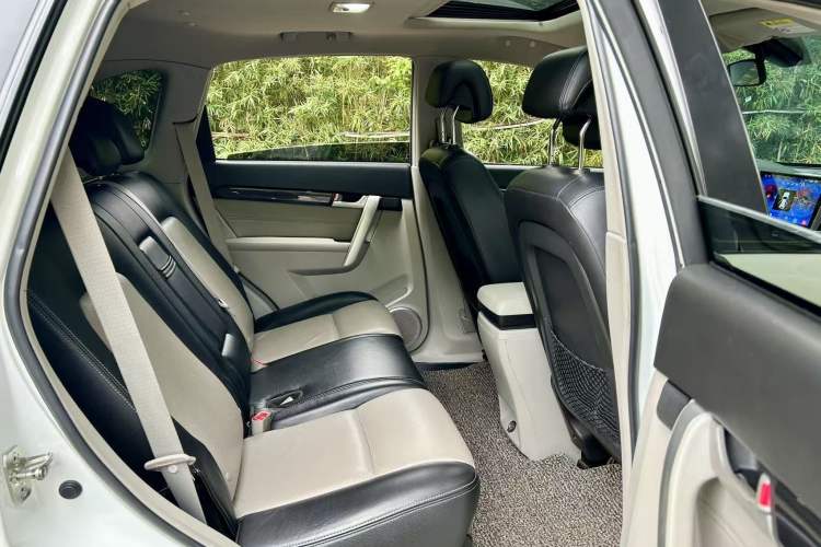 Used Chevrolet Captiva 2014 2.4L 4x4 Luxury Edition 5 Seats Left Rear Seat