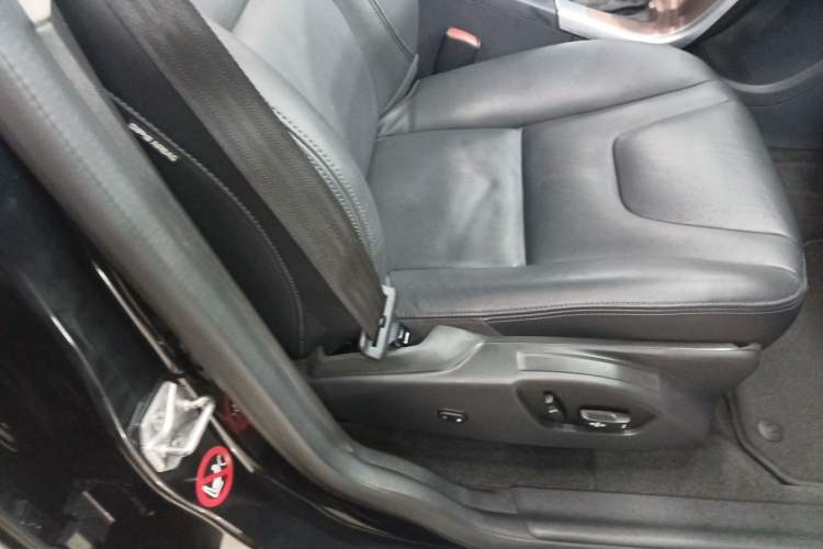 Used Volvo XC60 2015 T5 Smart Upgrade Model Right Front Seat