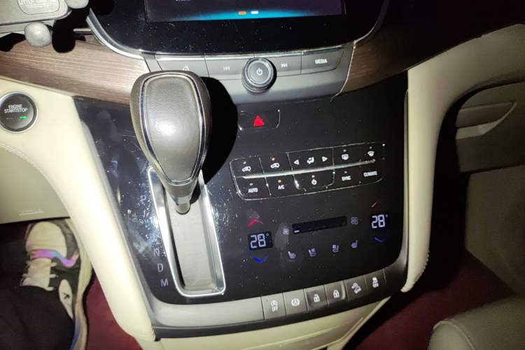 Used Buick GL8 2017 28T Avenir Avia National Emission Standard V
