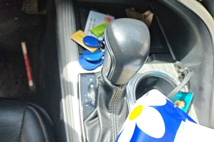 Used Toyota Camry 2019 Dual-Engine 2.5HQ Flagship Edition China VI Standard Audio And AC Panel