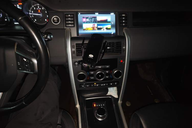 Used Land Rover Discovery Sport 2019 240 PS SE Version China V Standard Audio And AC Panel