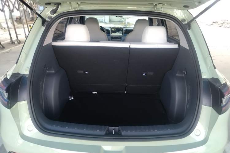 Used Geely Galaxy Geome 2025 310km Youth Edition Trunk