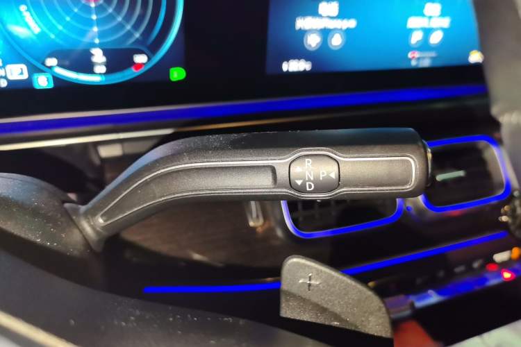 Used Mercedes-Benz GLE 2023 GLE 350 4MATIC Stylish Model Gear Lever