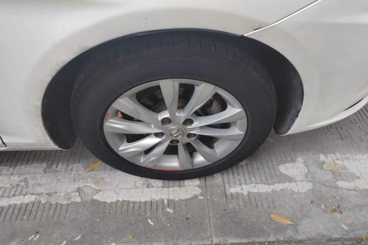 Used BAIC Senova D50 2014 1.5L manual comfort version Right Front Wheel Hub