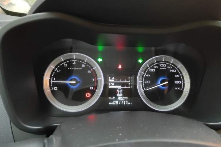 Used Isuzu JLM 2018 2.0T Two-Wheel-Drive Gasoline Luxury Version with Extended Cargo Bed 4K21D4T Instrument Cluster