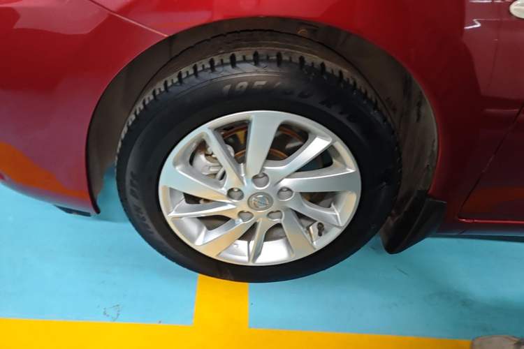 Used Nissan Tiida 2016 1.6L CVT Cool Dynamic Edition Exterior 4