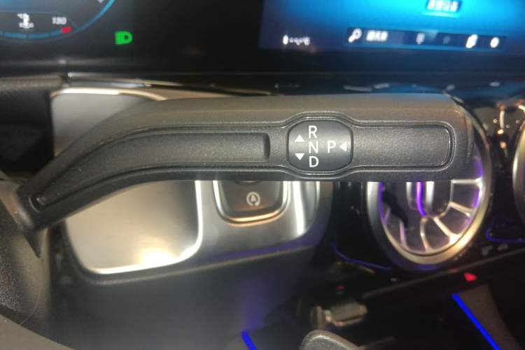 Used Mercedes-Benz GLB 2021 GLB 200 Fashion Model Gear Lever