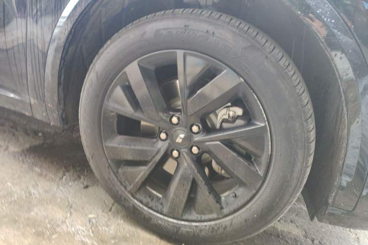 Used Li Auto L8 2023 Air model Right Front Wheel Hub