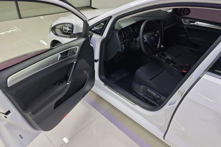 Used Volkswagen Golf 2020 Zhiai Edition 200TSI DSG Comfortable & Ambitious Version