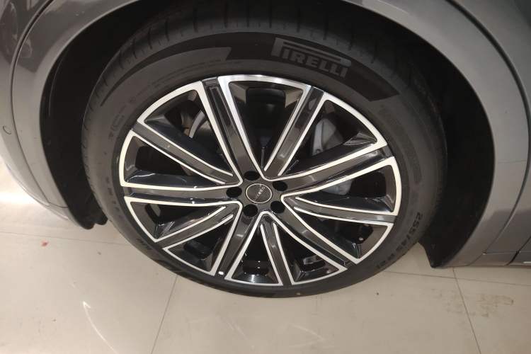 Used Hima Luxeed R7 2024 All-Electric 802 km Max