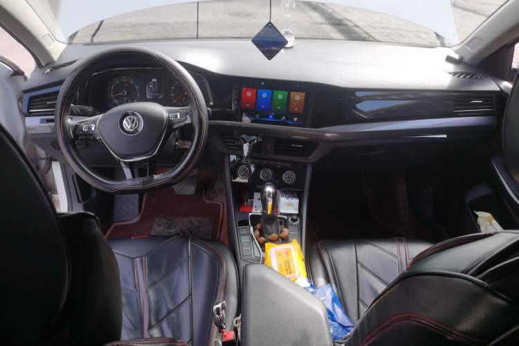 Used Volkswagen Bora 2019 1.5L Automatic Comfort Model Center Console