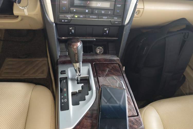 Used Toyota Camry 2015 2.0G Premier Edition Gear Lever