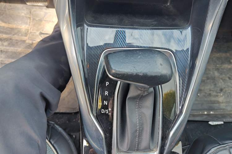 Used SAIC MAXUS G50 2022 1.5T Automatic Comfort Touring A Gear Lever