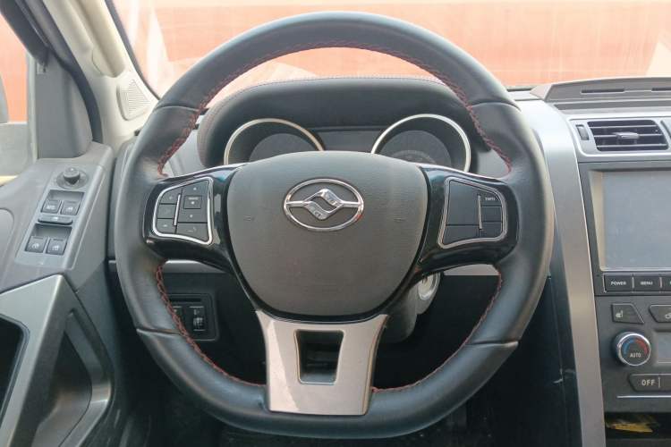 Used Huanghai N3 2019 2.4T Manual Two-Wheel Drive Sport Version China VI Standard 4K22D4T
