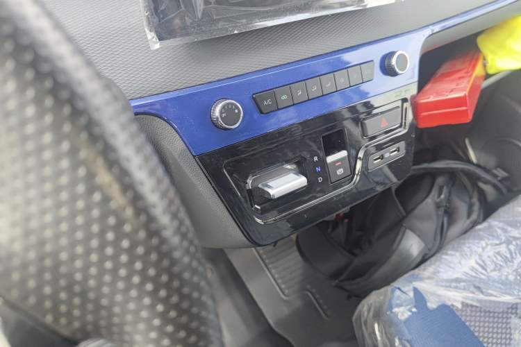 Used Dongfeng Yufeng EM27 2024 EM27L BYD CATL 41.86 kWh Gear Lever