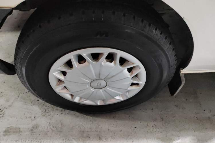 Used Ford Transit 2017 2.0T Diesel Multi-Purpose Commercial Vehicle Short Wheelbase Low Roof China V Standard