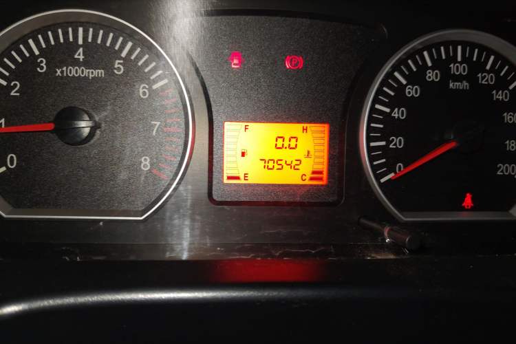 Used FORTHING Lingzhi 2017 V3 1.5L 7-seater Standard Model Odometer Close Up