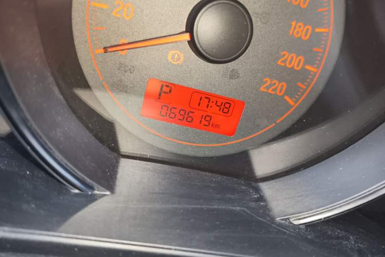 Used Honda Fit 2014 1.5L LX CVT Comfort Model Odometer Close Up