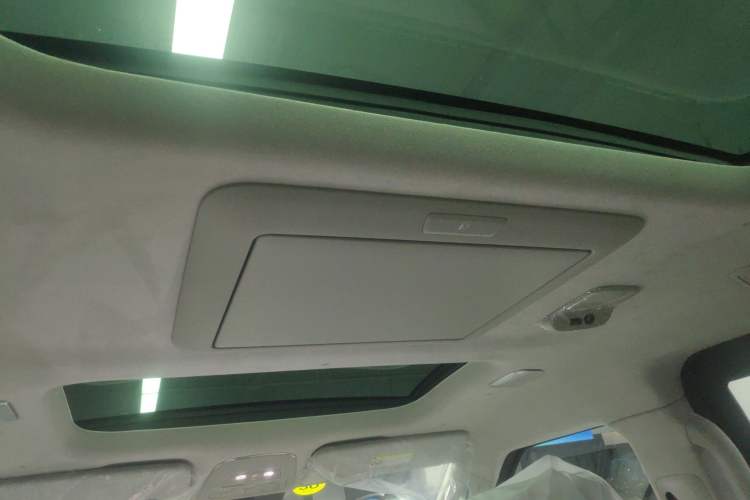 Used Volvo EM90 2025 Ultra Six-Seater Headliner