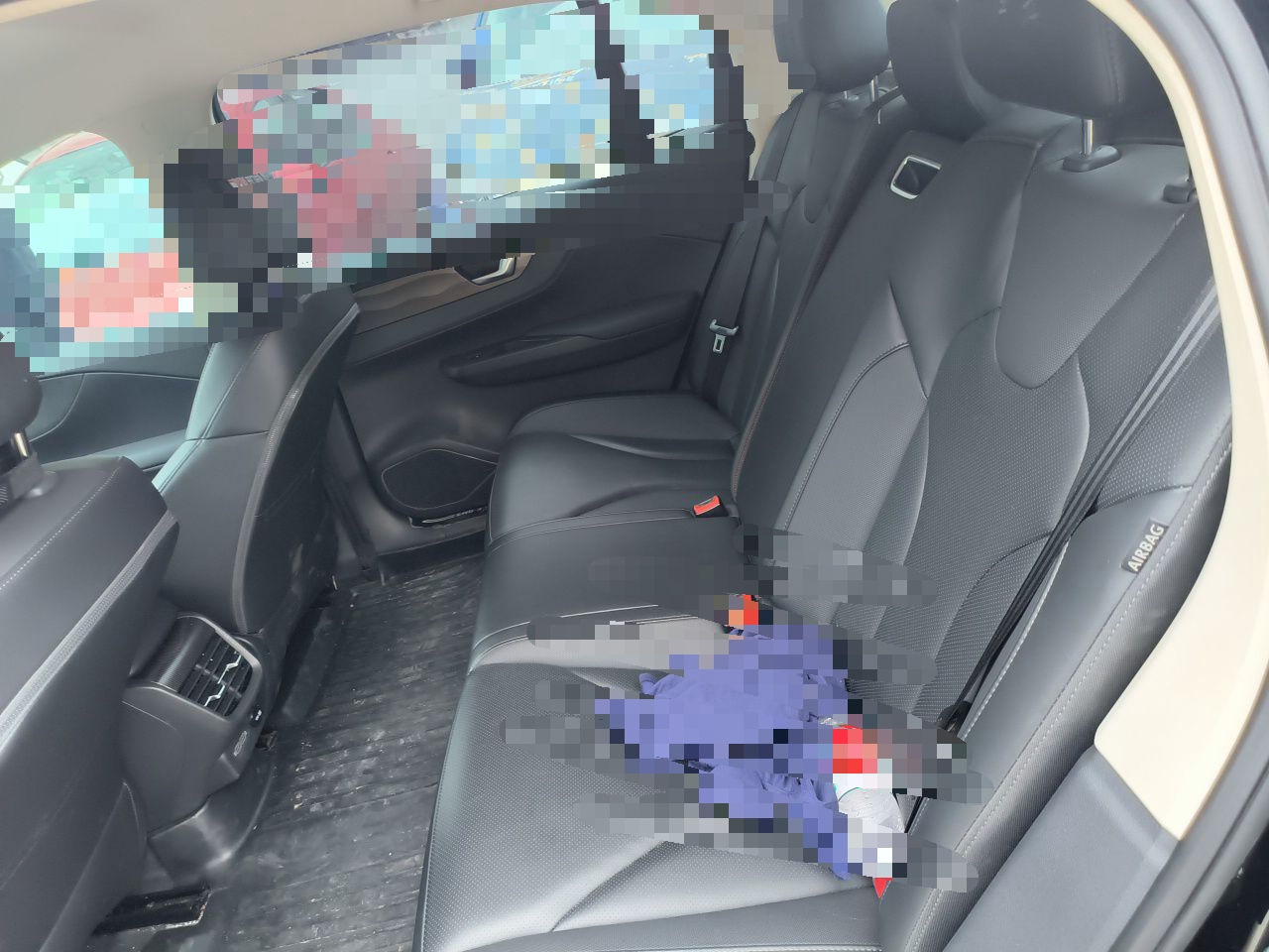 Hongqi E-QM5 2023 Base Travel Edition — снимка 17