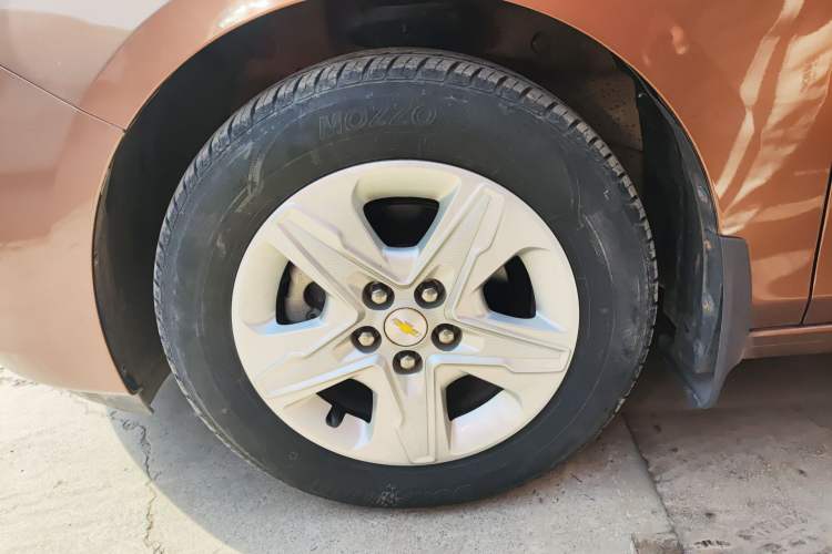 Used Chevrolet Cavalier 2016 1.5L Automatic Enjoyment Edition Left Front Wheel Hub