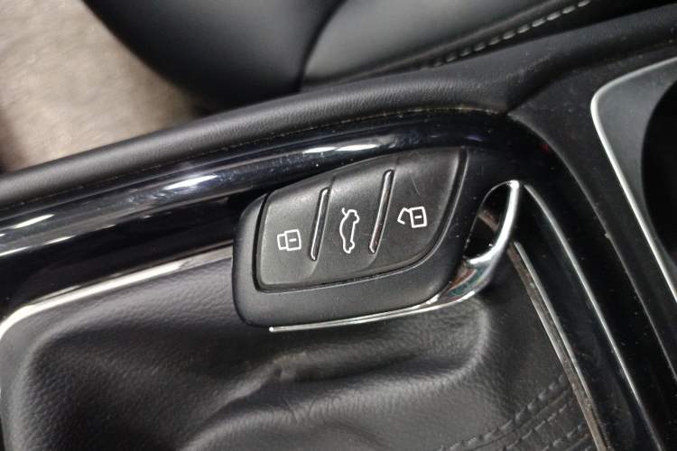 Used Roewe i5 2020 1.5L Automatic 4G Connect Luxury Flagship Edition
