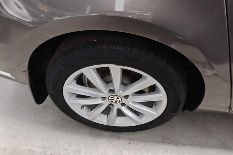 Used Volkswagen Magotan 2013 2.0 TSI Prestige Model Right Rear Wheel Hub