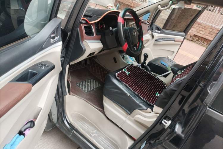 Used FORTHING Lingzhi 2019 M5L 1.6L 7-Seater Comfort Model China VI Standard Driver Seat