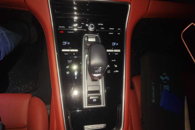 Used Porsche Panamera 2023 Panamera Executive Long Wheelbase Platinum Edition 2.9T Gear Lever