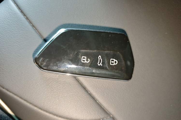 Used Volkswagen ID.4 X 2025 Smart Version Pure & Intelligent Enjoyment Edition Interior 1