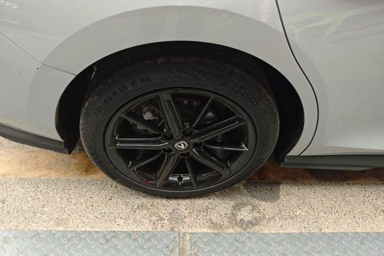 Used CHANGAN UNI-V 2022 1.5T Prestige Version Right Rear Wheel Hub