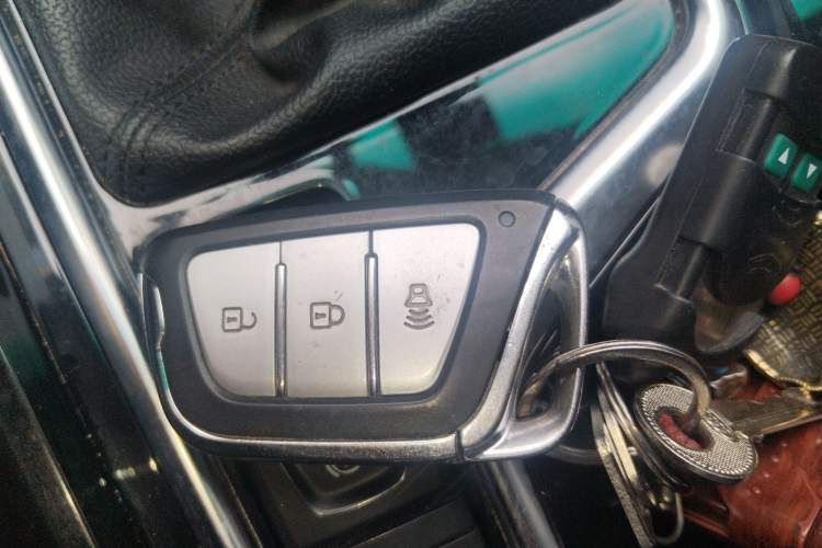 Used JAC Group T8 2022 2.0T PRO Diesel Two-Wheel Drive SharpDrive Version with Dual HFC4DB2-2E
