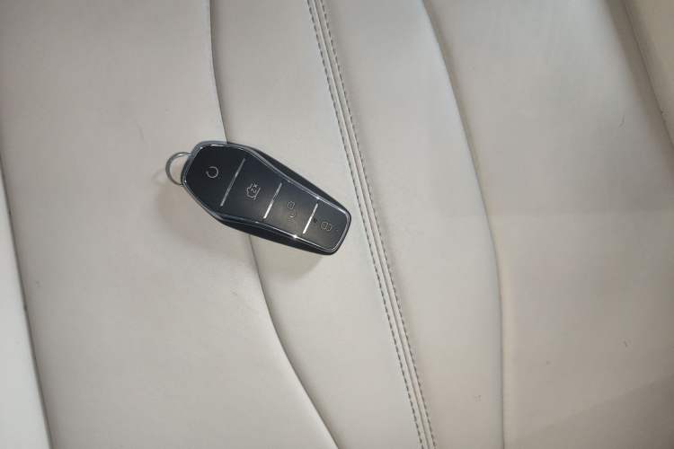 Used BYD Song PLUS New Energy 2025 DM-i Intelligent Driving 112KM Prestige Model Vehicle Key