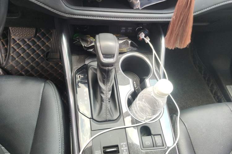 Used Toyota Crown Kluger 2021 2.5L HEV Four-Wheel Drive Luxury Edition Gear Lever