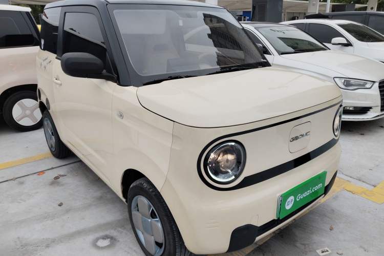 Used Geely Galaxy Panda 2024 Panda Mini 200km Endurance Bear Front Right 45 Deg