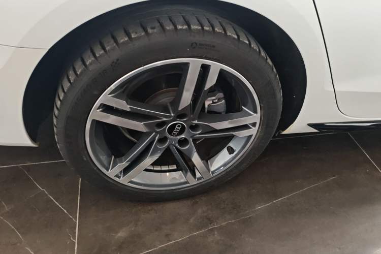 Used Audi A4L 2022 40 TFSI Luxury Dynamic Model Right Rear Wheel Hub