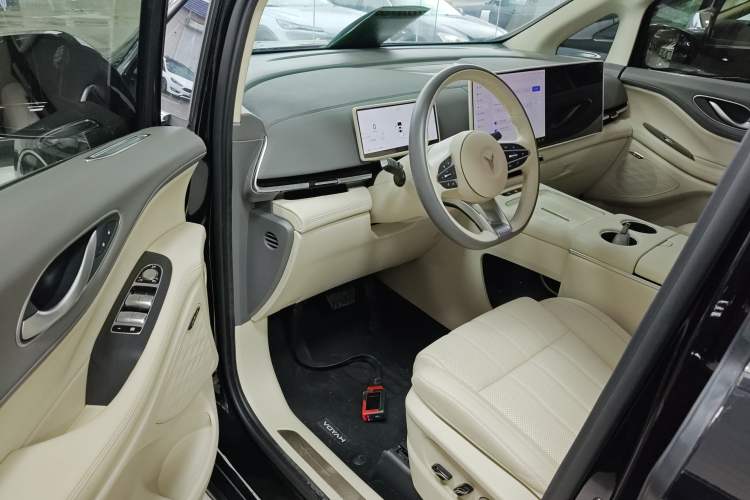 Used VOYAH Dream 2025 PHEV Four-Wheel Drive Excellence Kunpeng Edition Driver Seat