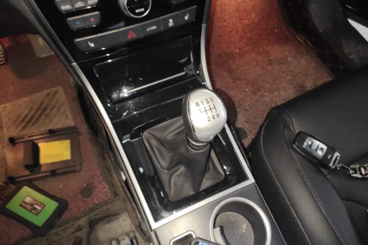 Used Haval H2 2016 Red-Label 1.5T Manual Two-Wheel Drive Luxury Model Gear Lever