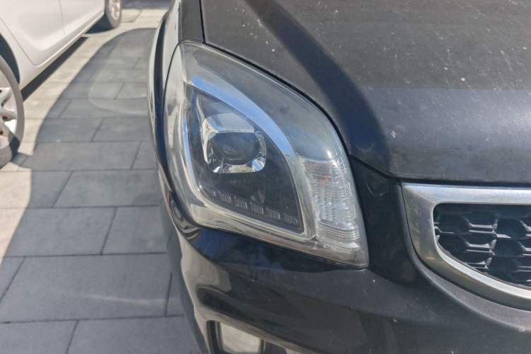 Used Kia Sportage 2013 2.0L Manual Two-Wheel Drive GL Trim Right Front Headlight