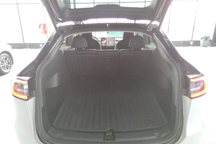 Used Tesla Model Y 2021 Standard Range Rear-Wheel Drive Version