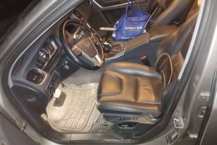 Used Volvo V60 2014 T5 Zhiyi Edition
