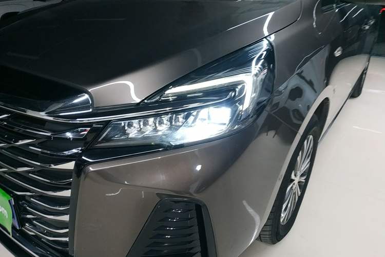 Used Buick GL8 2023 Land Executive Class Deluxe Model
