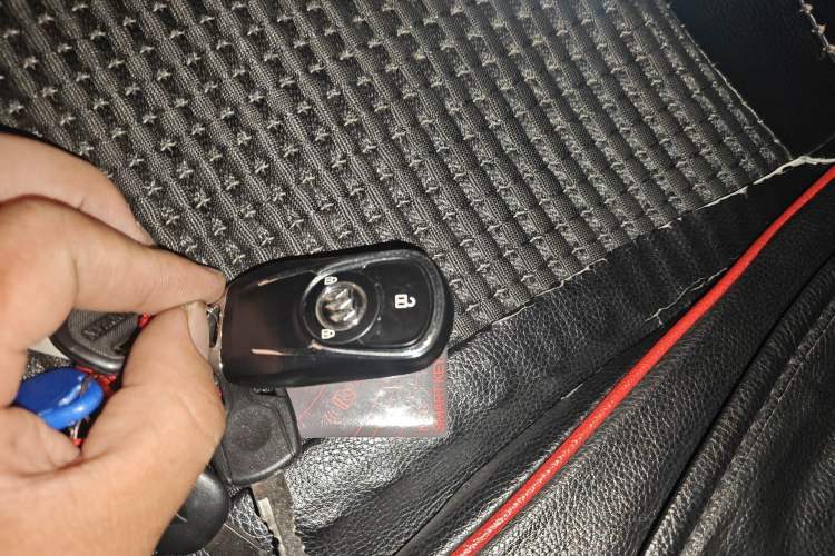 Used Buick Encore 2016 18T Automatic Two-Wheel Drive Urban Elite Model Vehicle Key