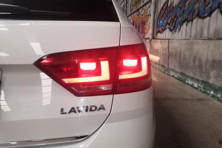 Used Volkswagen Gran Lavida 2015 1.6L Automatic Comfort Edition
