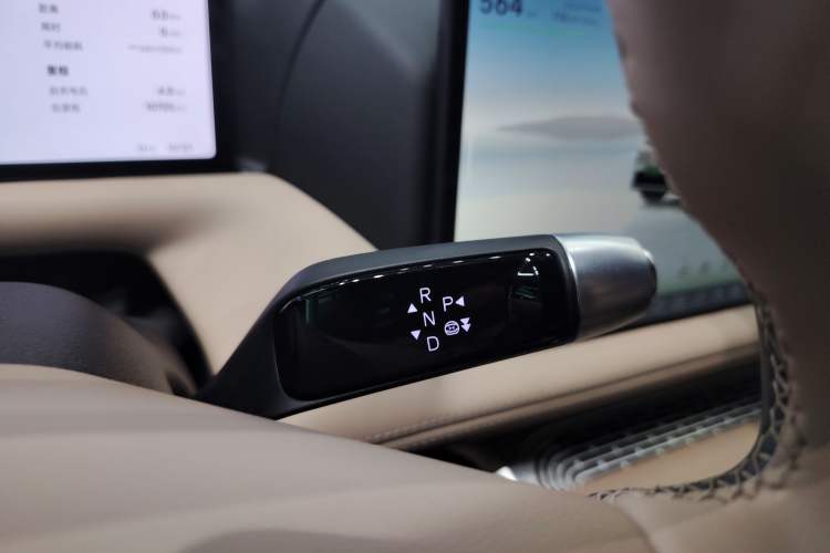 Used XPeng G9 2025 625 Long-Range Max Gear Lever