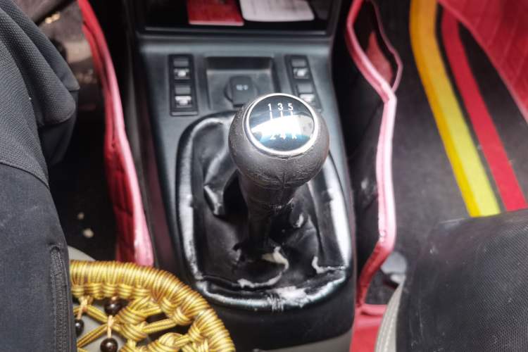 Used Volkswagen Santana Vista 2008 1.8L Manual Comfort Edition Gear Lever