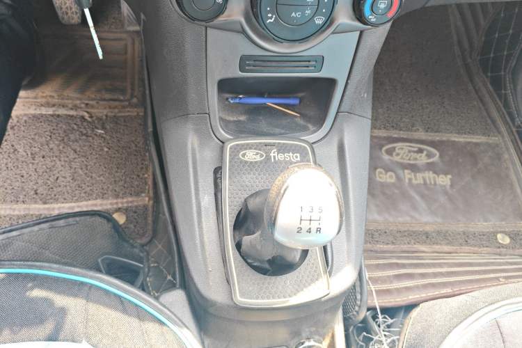 Used Ford Fiesta 2013 Sedan 1.5L Manual Fashion Edition Gear Lever