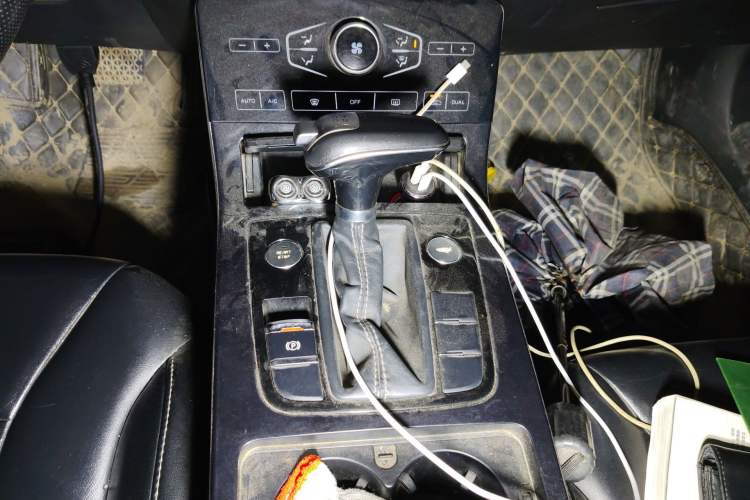 Used Hongqi H5 2018 30TD Smart Connect Dynamic Edition Gear Lever