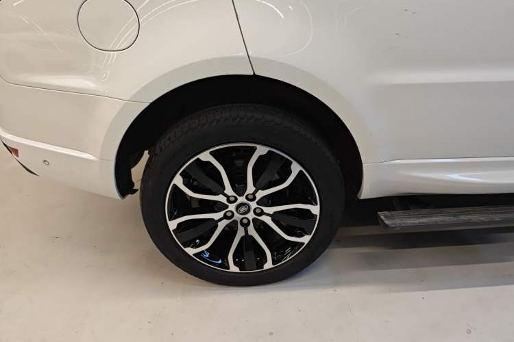 Used Land Rover Range Sport 2022 3.0 L6 YAO Black Edition Right Rear Wheel Hub